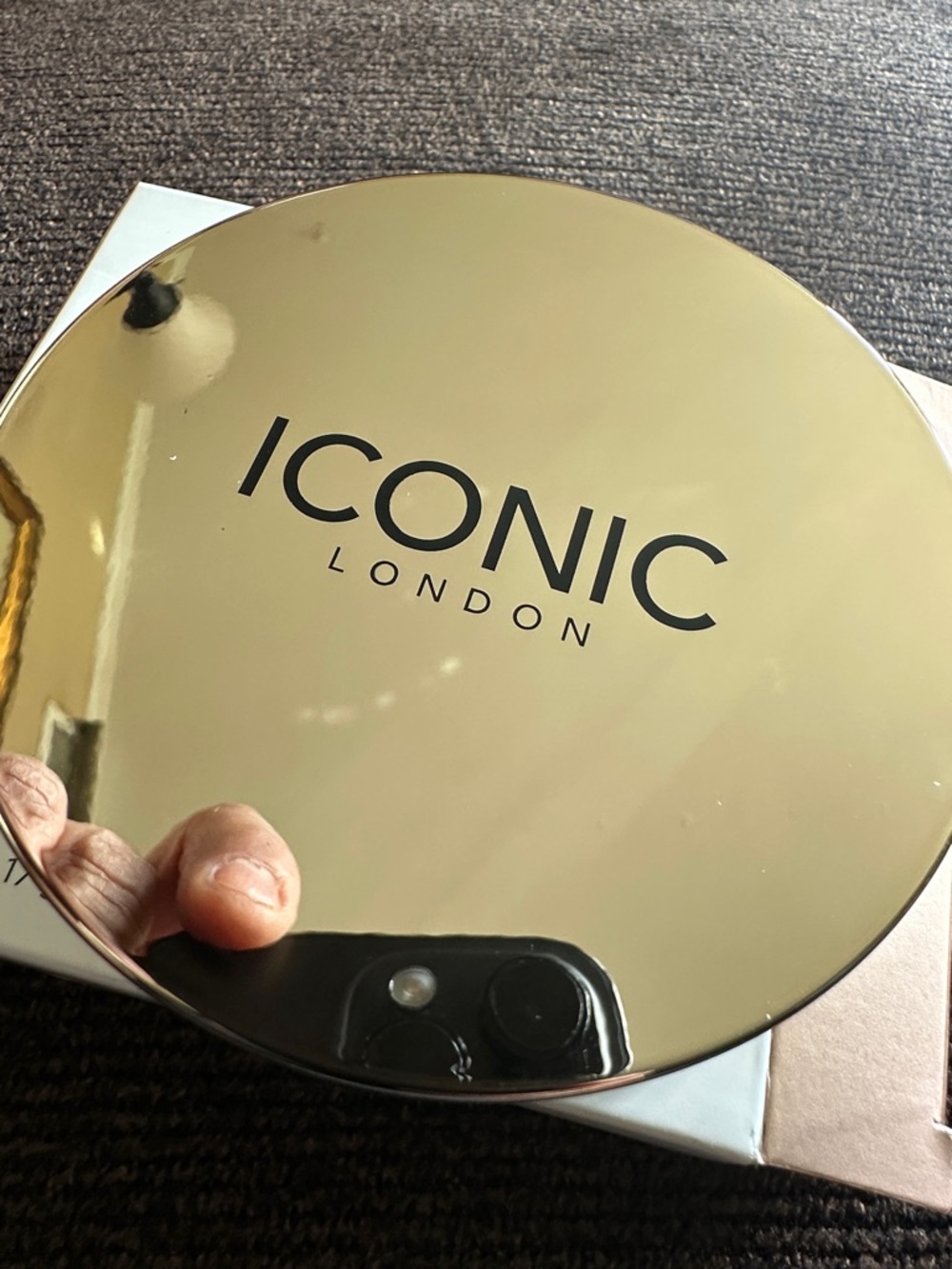 ICONIC London Ultimate Bronzing Powder 
Medium Bronze